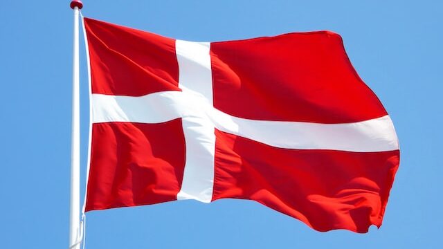 ダンネブロ】世界最古の歴史を持つ、デンマークの国旗｜NAVIA